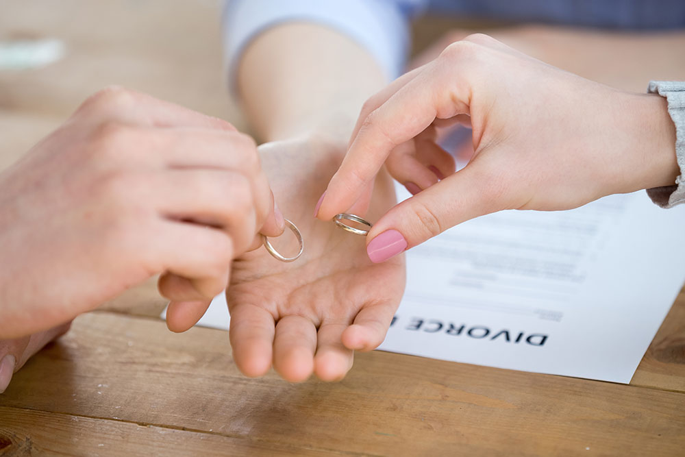 Divorce process in New Jersey - symbolic removal of wedding rings